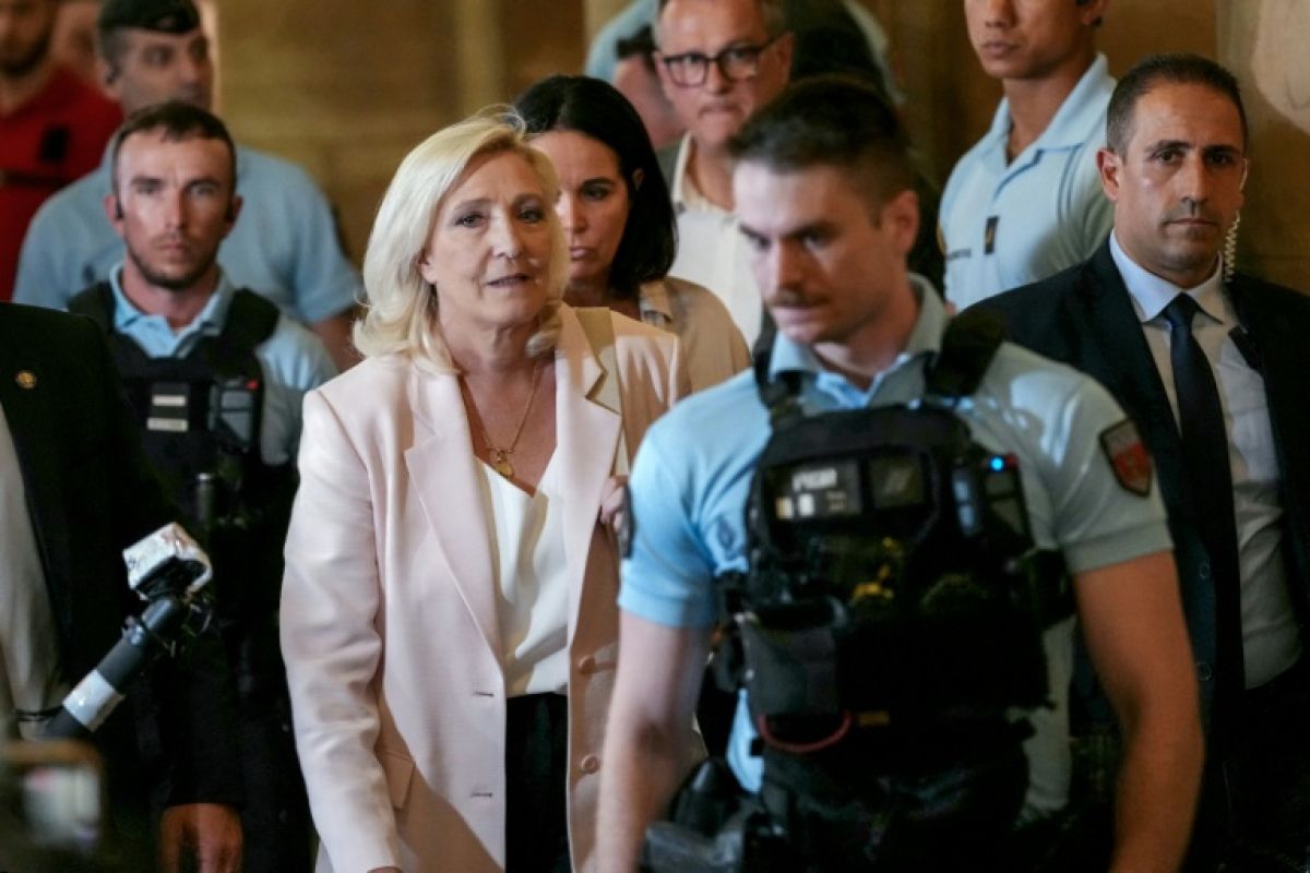 Le bracelet qui change tout pour Marine Le Pen