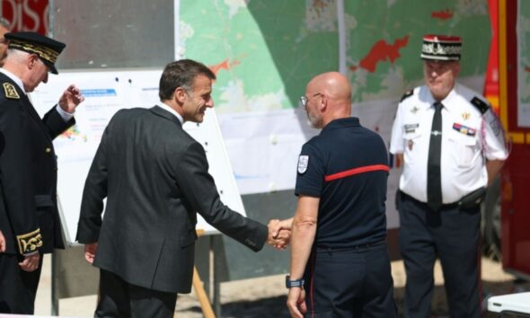 Macron à Fontainebleau pour soutenir les pompiers après une nuit calme mais sous tension