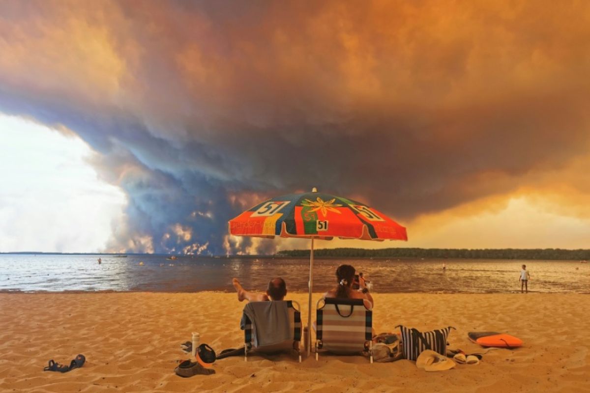 Exode massif face aux incendies en France et en Espagne