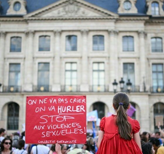 La mort d'une collégienne de 11 ans déclenche une vague de mobilisation inédite contre les violences sexuelles