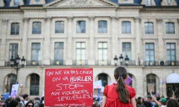 La mort d'une collégienne de 11 ans déclenche une vague de mobilisation inédite contre les violences sexuelles