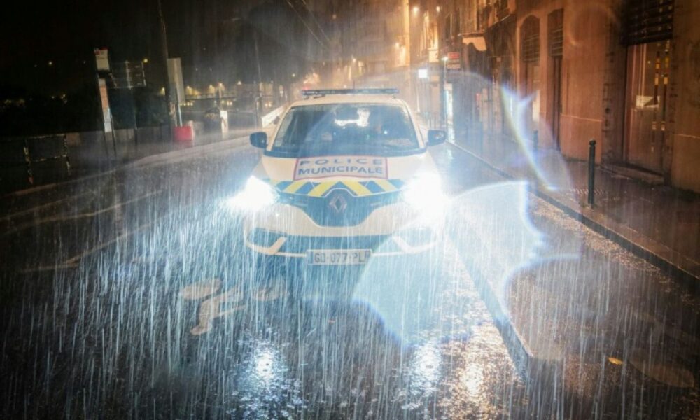 Deux vies perdues et 11 000 foyers sans courant après des orages dévastateurs
