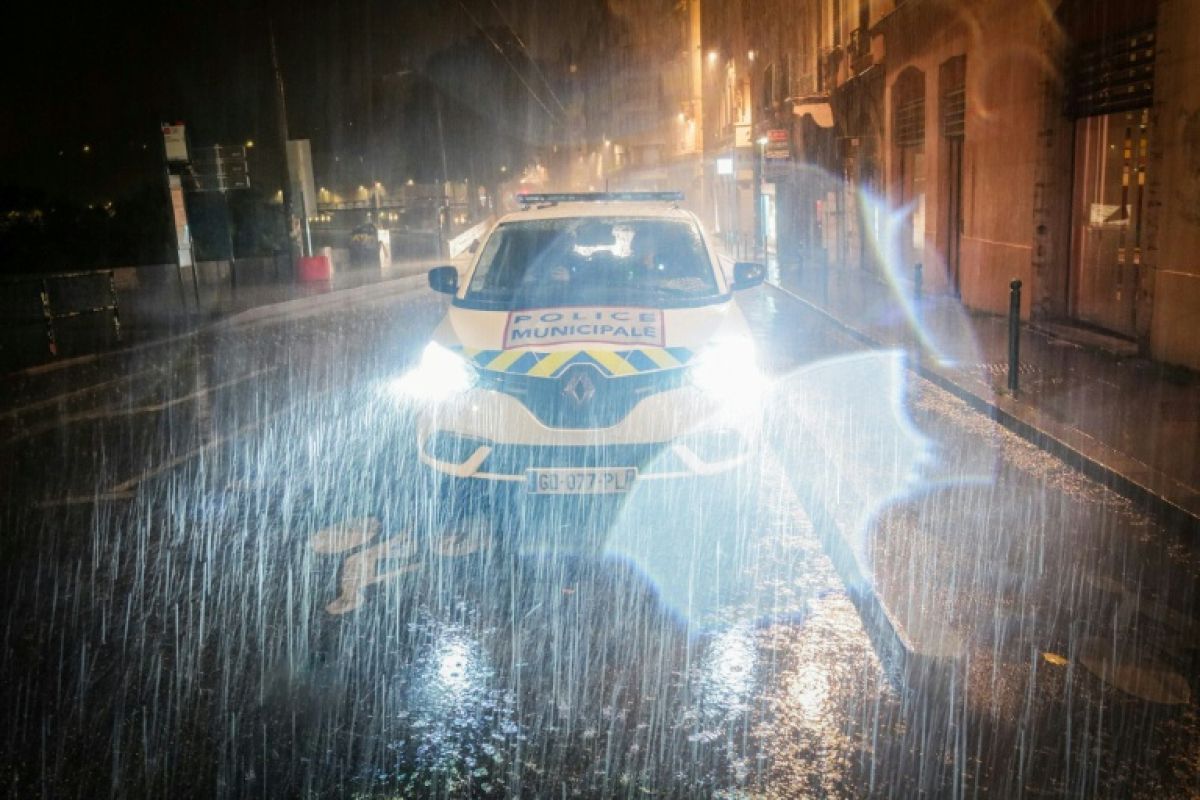 Deux vies perdues et 11 000 foyers sans courant après des orages dévastateurs