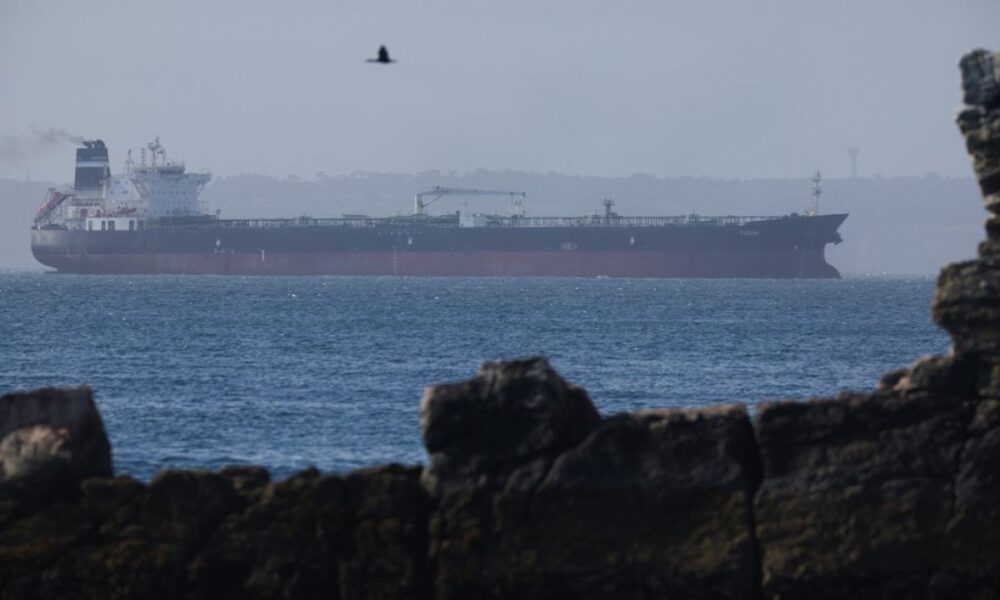 Le mystérieux voyage d'un pétrolier qui joue au chat et à la souris avec les sanctions