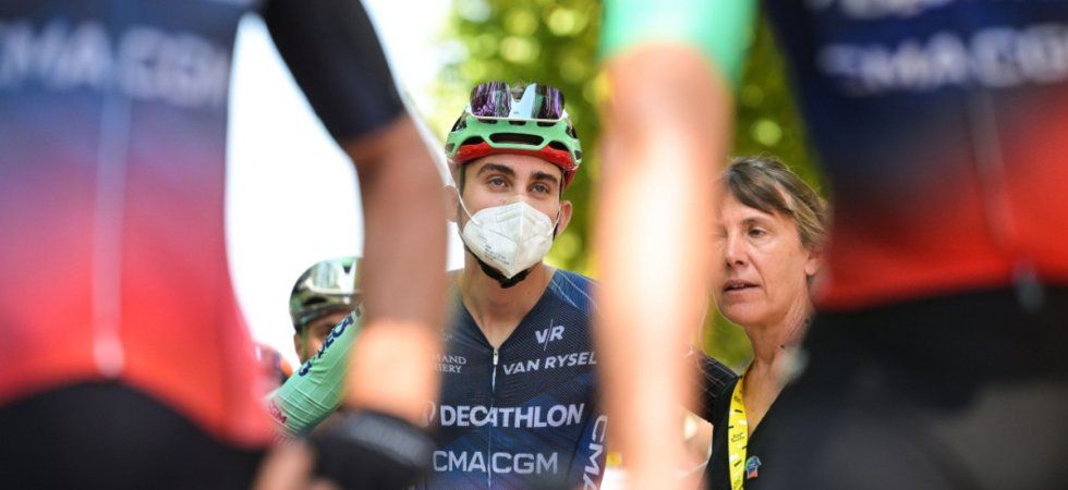 Paul Seixas met un masque et fait le plein de précautions