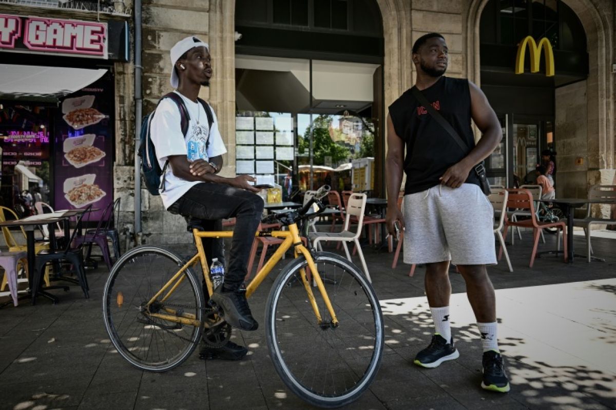 Sous 40 degrés, des livreurs de Bordeaux n'ont pas le choix de s'arrêter