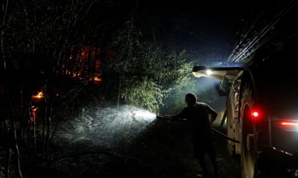 Des avions bombardiers d'eau lâchés sur la forêt de Fontainebleau : un feu « d'ampleur exceptionnelle » toujours en cours
