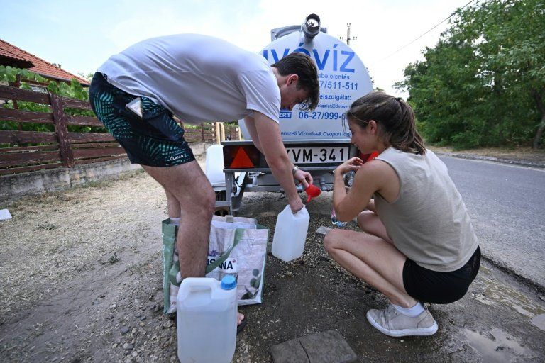 Le robinet reste sec quand le thermomètre explose : 42°C en Hongrie, des villages privés d'eau courante