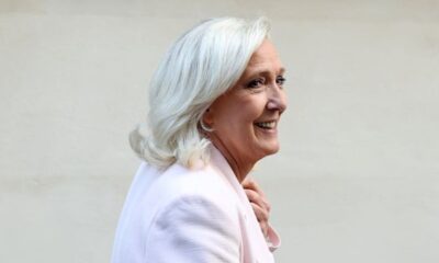 Marine Le Pen se lance dans la course à l’Élysée sans bracelet mais sous pression