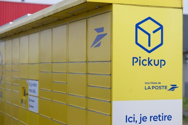 La Poste mise tout sur les colis pour survivre à la chute du courrier