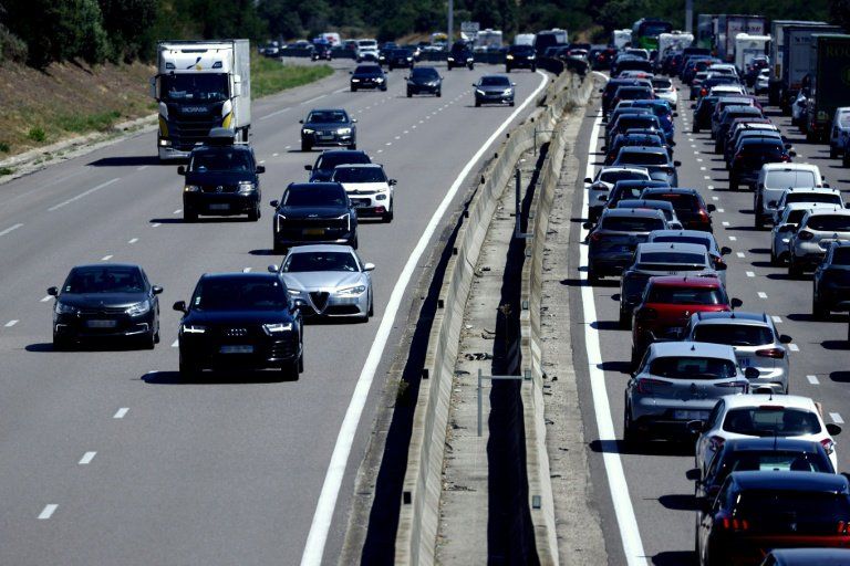 Les vacances démarrent sur les rotules mais sans le chaos redouté sur les routes