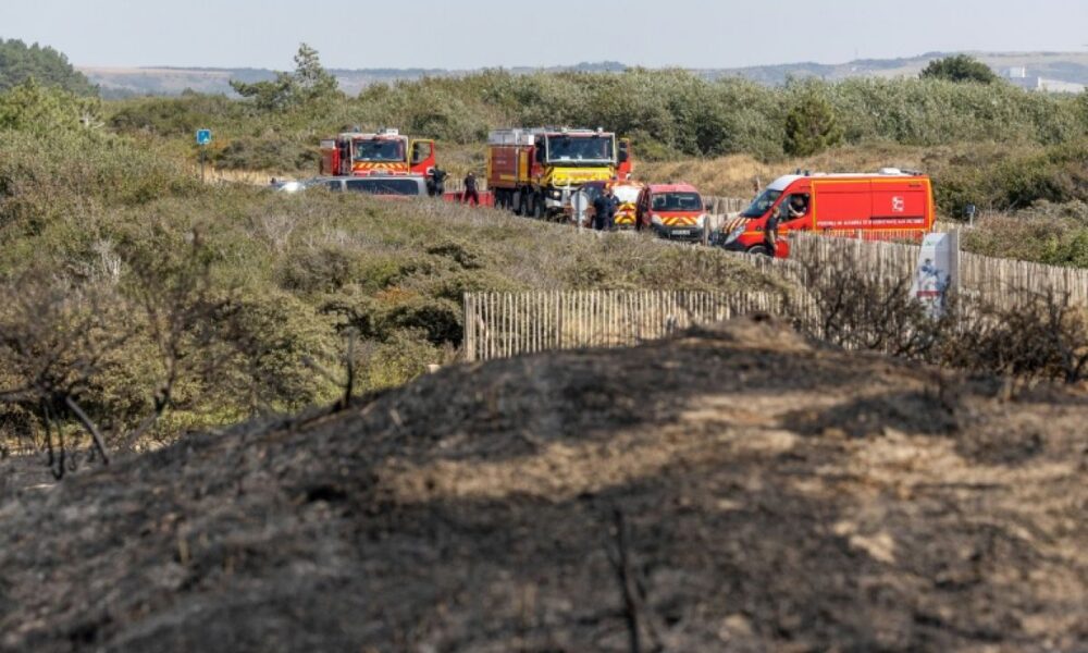 Feu de dunes dans le Pas-de-Calais, l'incendie est contenu mais toujours vivant