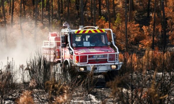 Deux régions en flammes, des pompiers toujours mobilisés