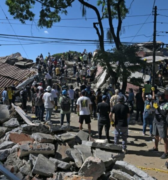 La terre a tremblé en Colombie, ils fouillent les ruines à mains nues
