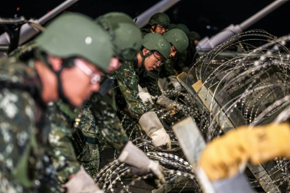 Taïwan barricade un pont vital face aux menaces de Pékin