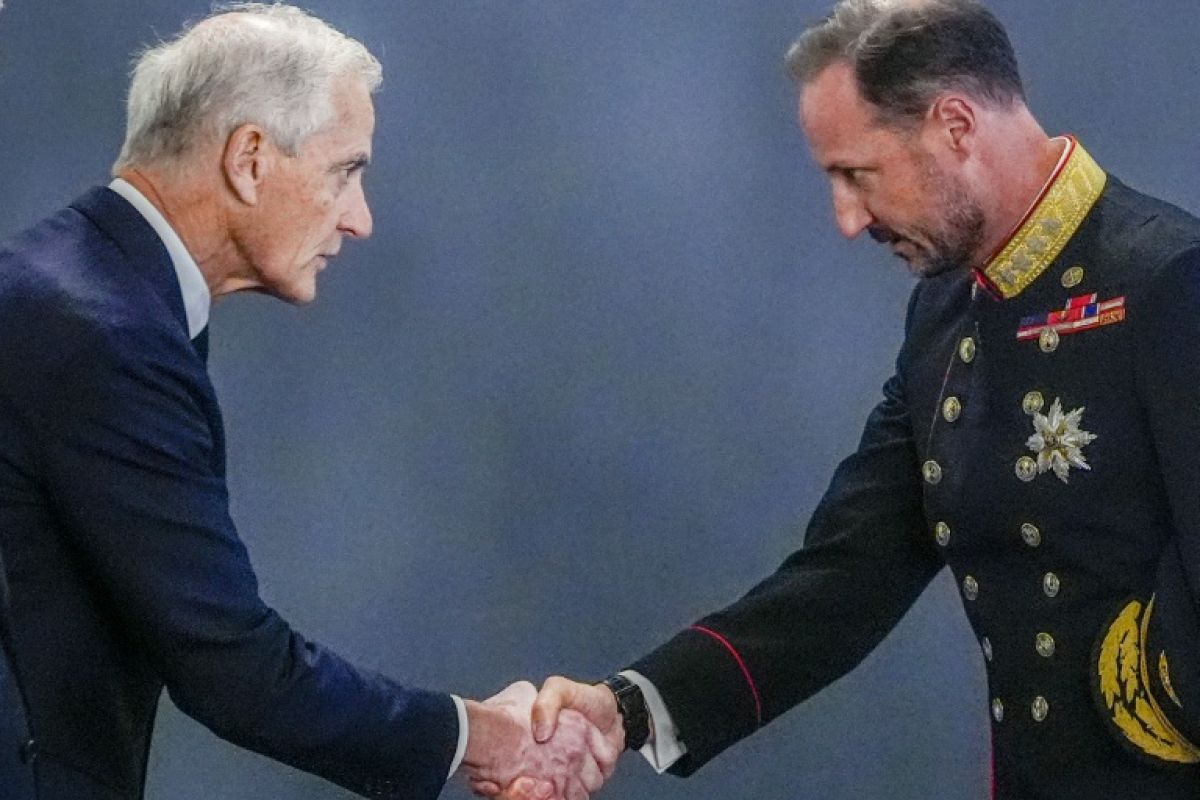 La Norvège dit adieu à son roi Harald V et accueille Haakon VIII