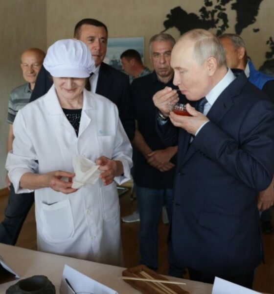 Poutine s'affiche sur les îles disputées et Tokyo crie à la provocation