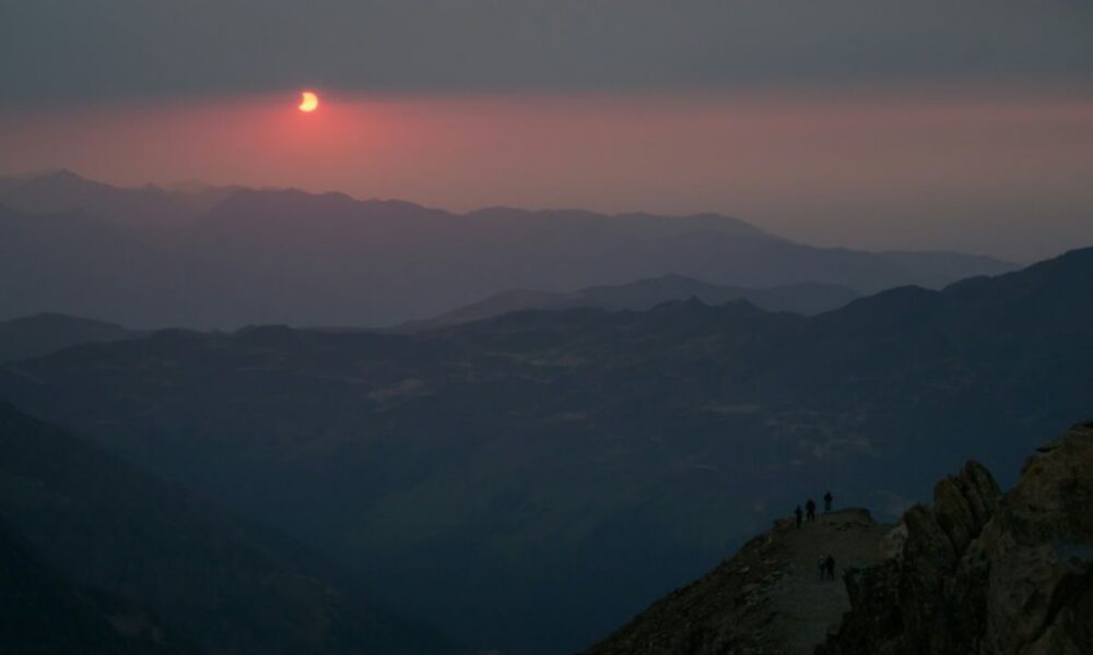 Au Pic du Midi, l'éclipse a dansé avec les nuages