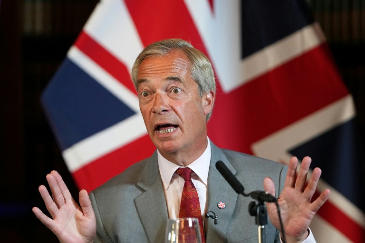 Nigel Farage joue son avenir politique contre un candidat coiffé d'une poubelle