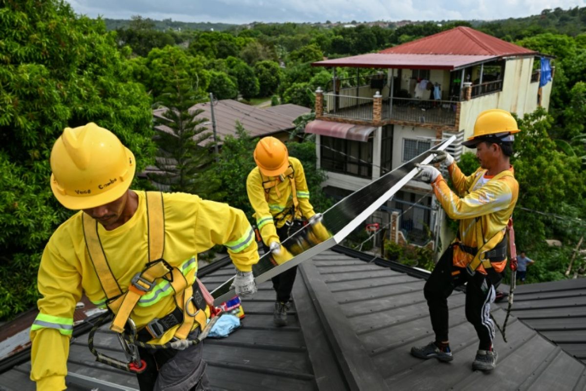 Aux Philippines, le solaire envahit les toits pour faire plier les factures d'électricité