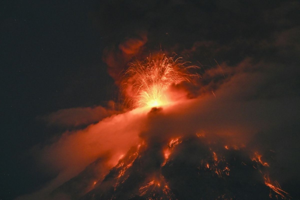 Le volcan Fuego rugit et force l'exode de centaines de Guatémaltèques
