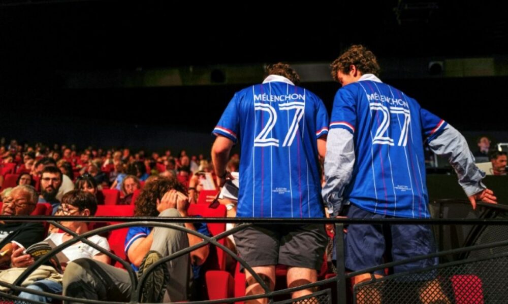 Le maillot de foot qui fait campagne pour Mélenchon a envahi la Drôme