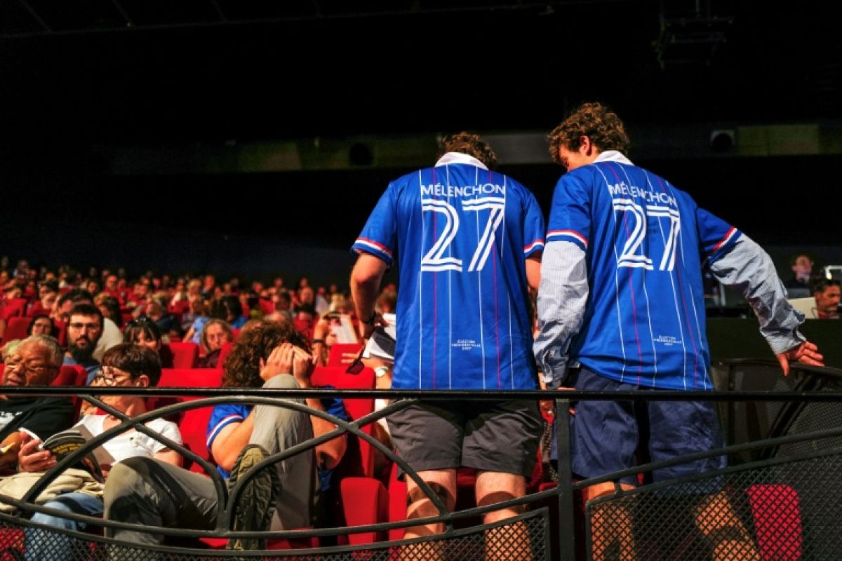 Le maillot de foot qui fait campagne pour Mélenchon a envahi la Drôme