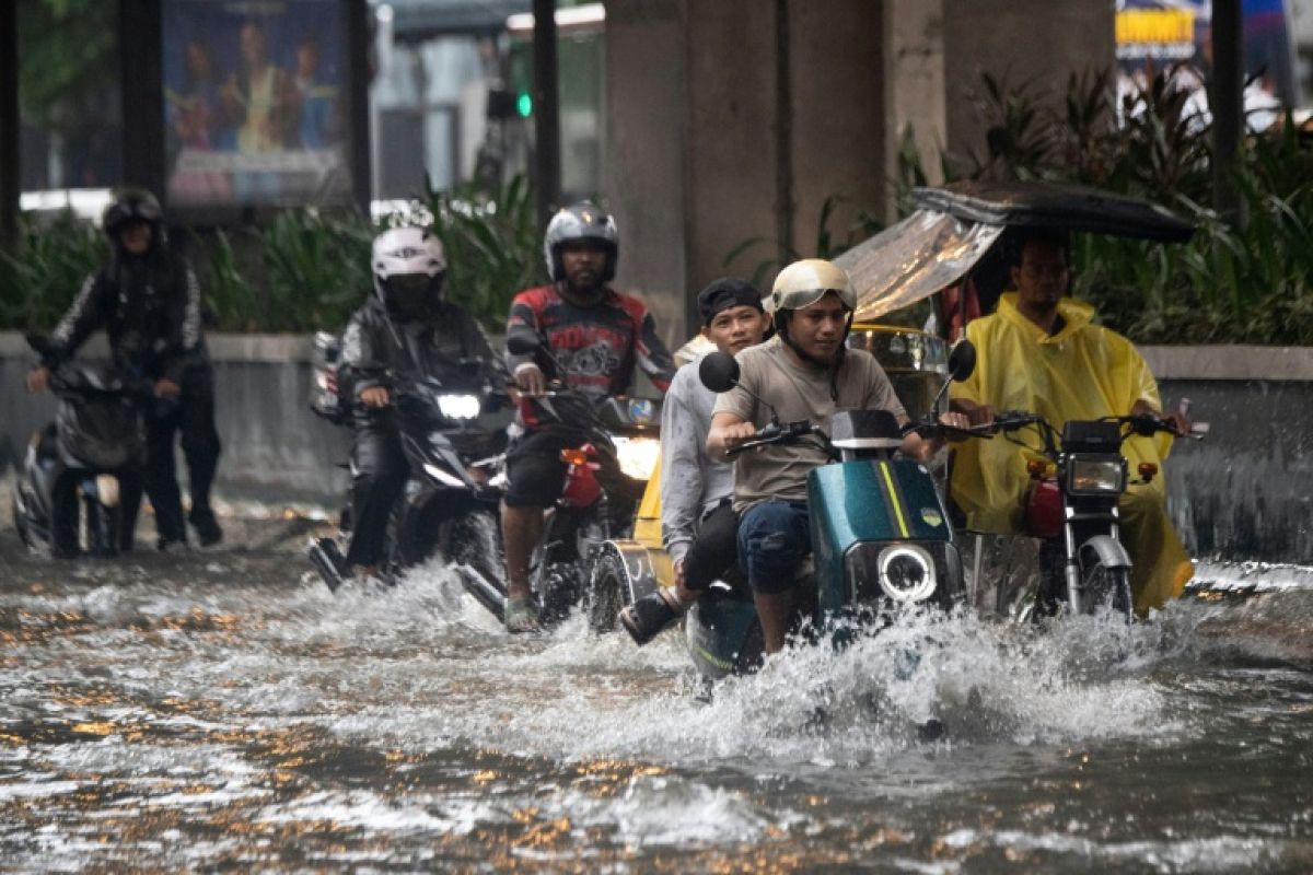 Treize morts aux Philippines après des pluies diluviennes qui ont noyé la capitale