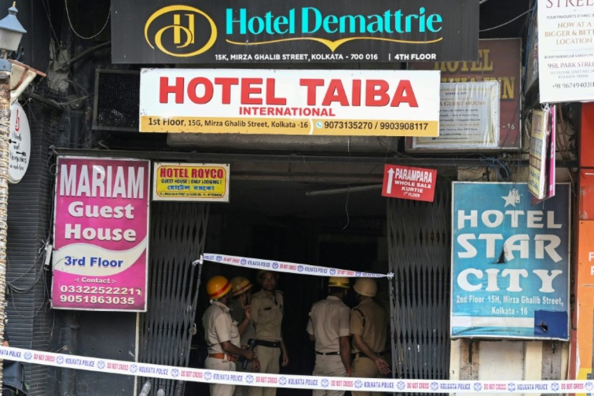 Un hôtel de Calcutta en flammes fait neuf morts, l'enquête se tourne vers un climatiseur