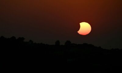 Quand la lune a dévoré le soleil sous les yeux de 200 privilégiés