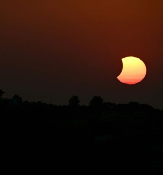 Quand la lune a dévoré le soleil sous les yeux de 200 privilégiés