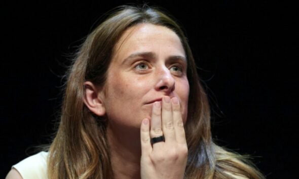 Entre Mélenchon et Glucksmann, Tondelier ne veut pas lâcher sa propre candidature