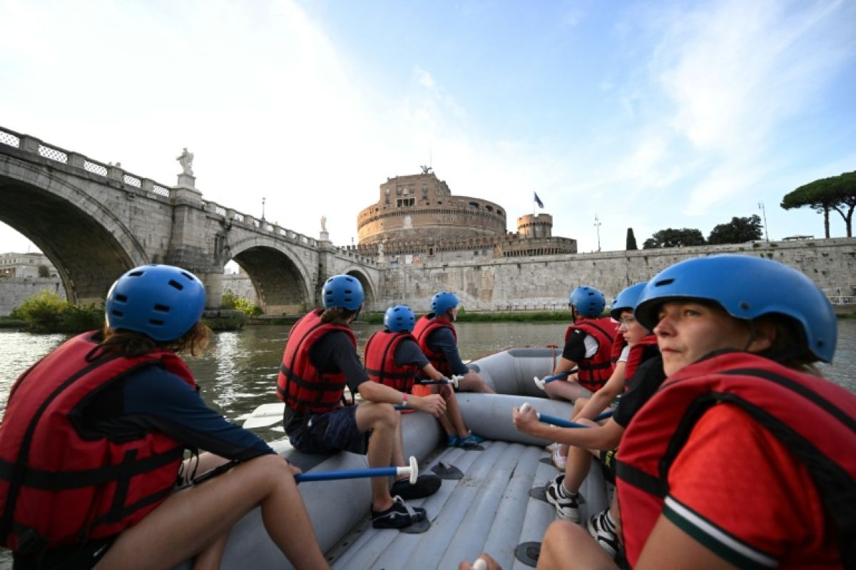 À Rome, le Tibre se découvre en rafting pour échapper à la canicule