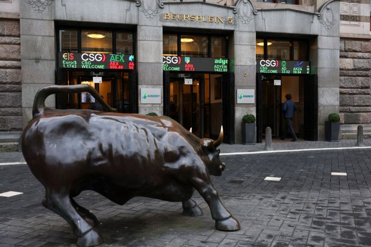La tech embrase les Bourses européennes et fait dégringoler le pétrole