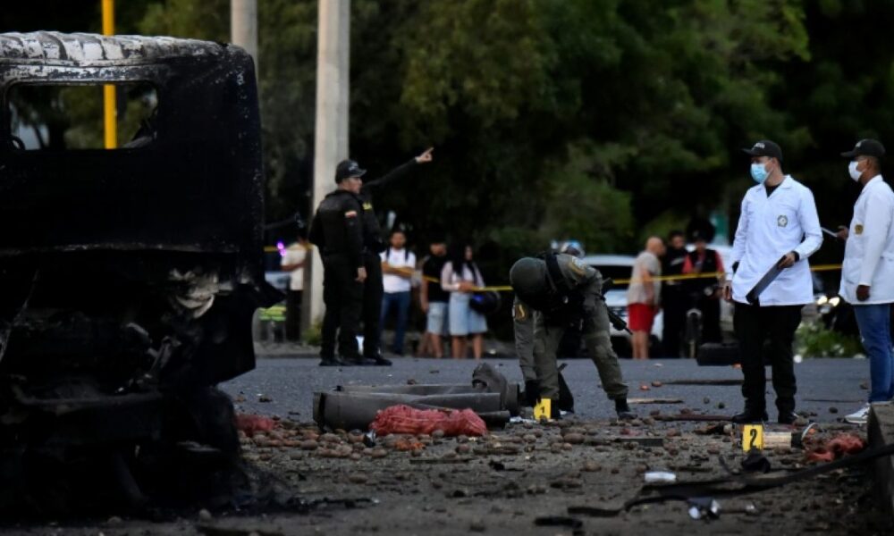 Un camion piégé explose à la frontière colombienne et ravive les tensions avant l’investiture