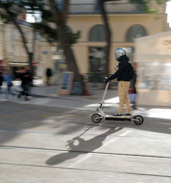 Trottinettes à Paris le casque et le gilet deviennent obligatoires