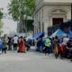 Dans le Marais, des mères migrantes dorment sous des bâches et leur santé craque