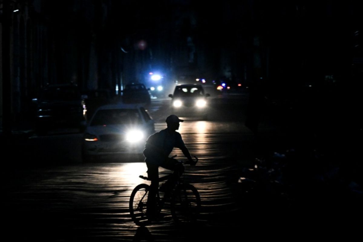 Cuba sombre dans le noir après l'effondrement total de son réseau électrique
