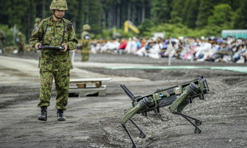 IA, drones et missiles hypersoniques au menu du budget défense record du Japon