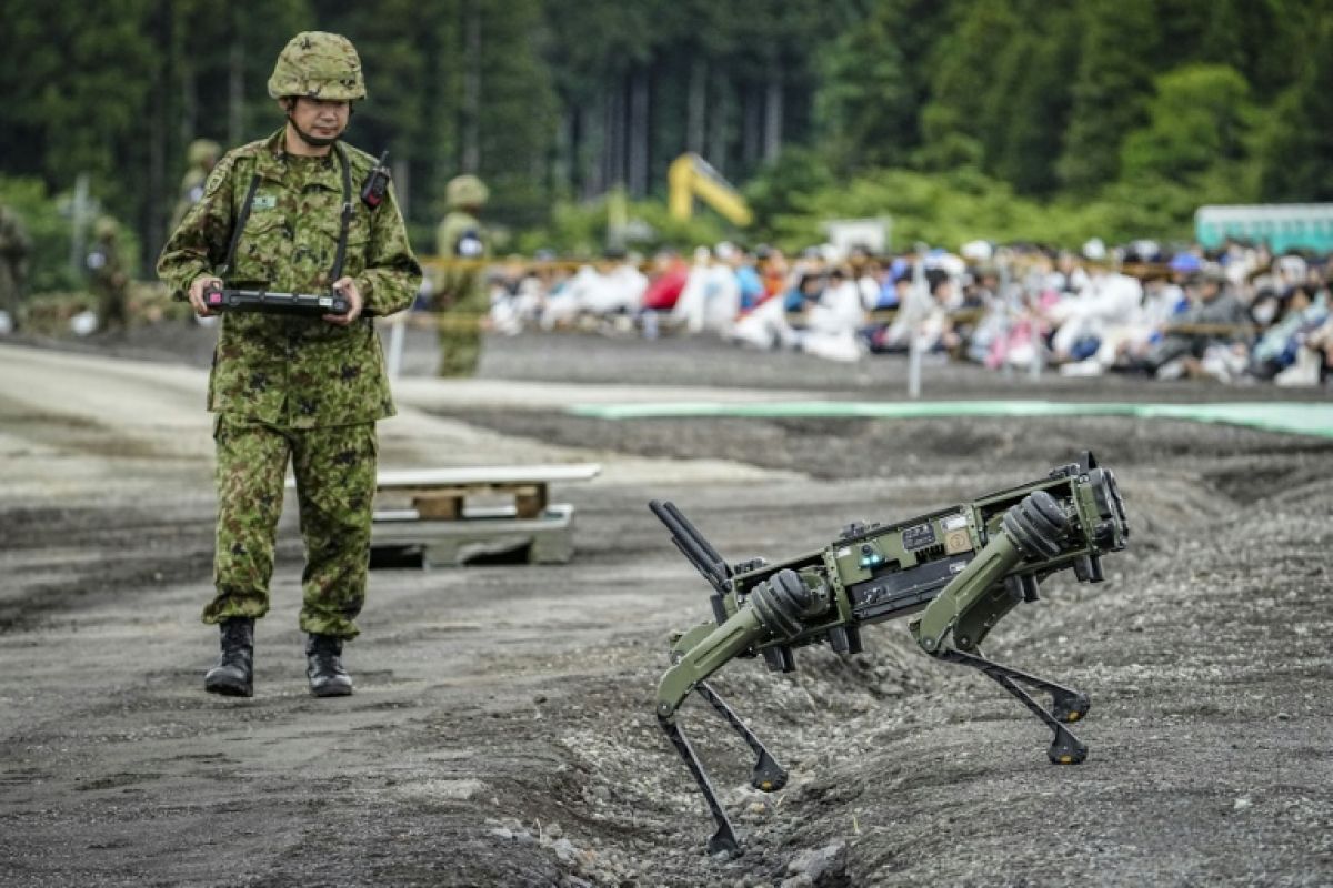 IA, drones et missiles hypersoniques au menu du budget défense record du Japon