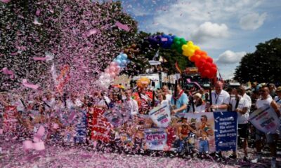 Hambourg répond à la peur par une vague arc-en-ciel