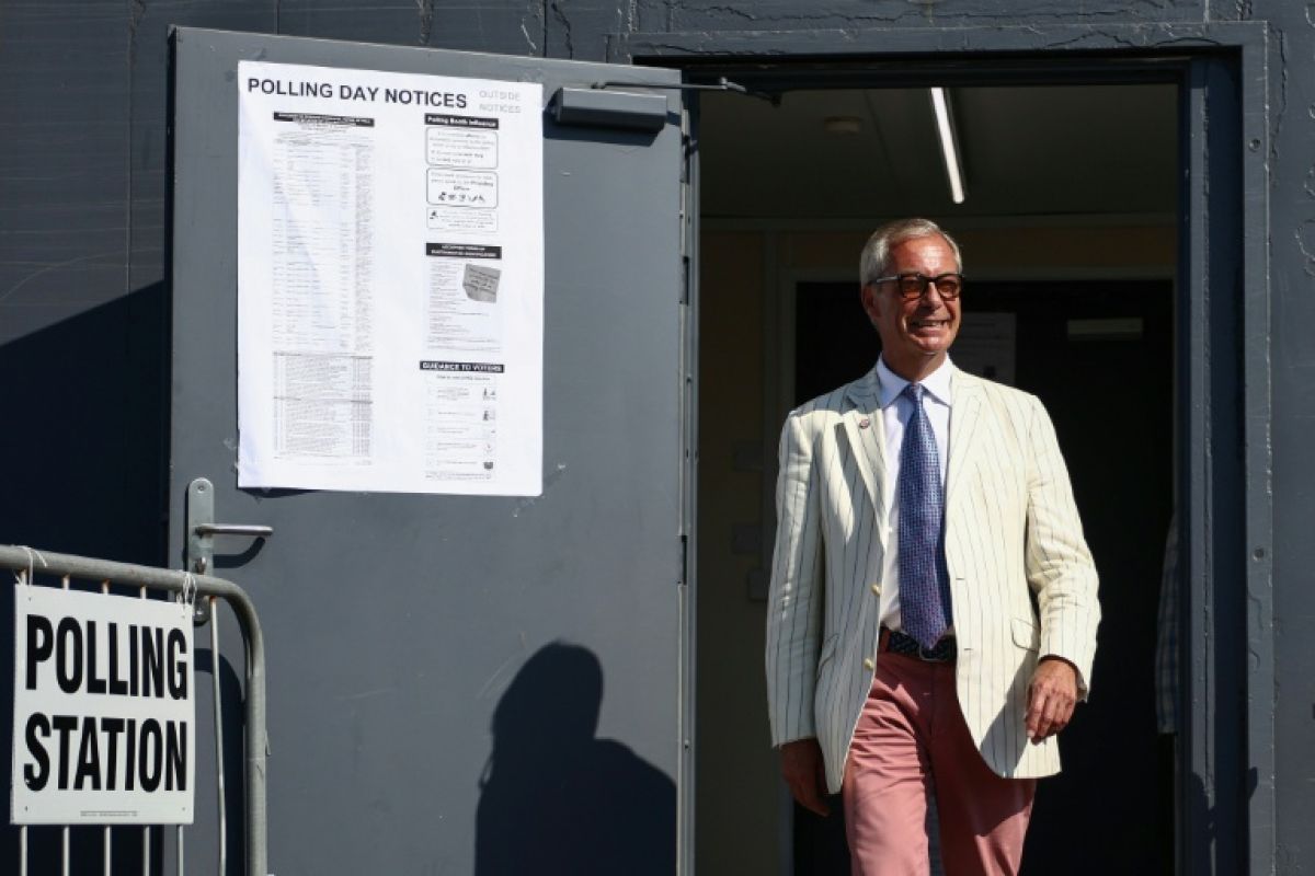 À Clacton, Nigel Farage joue sa survie politique contre un comte Tête-de-poubelle