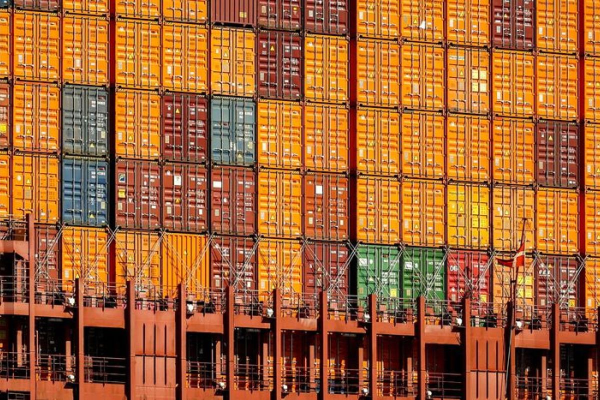 Maersk déjoue les pronostics et voit plus loin