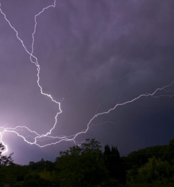 Six départements du sud-est placés sous alerte orageuse et la Corse redoute une nuit sous tension