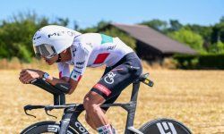 Julian Alaphilippe pose le vélo sur-le-champ