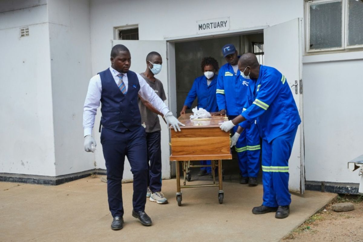 Un ferry surchargé et vétuste fait 92 morts au Zimbabwe et la colère monte