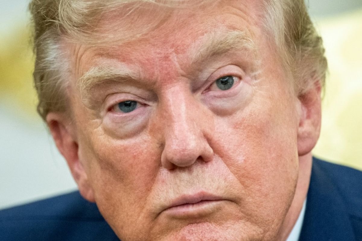 Trump menace Oman et le pétrole monte autour d'Ormuz