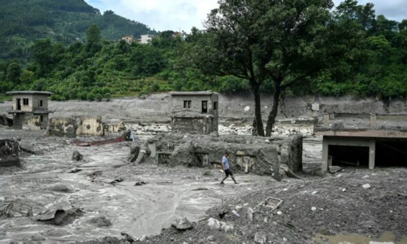 La crue himalayenne laisse près de 800 morts et des milliers de disparus