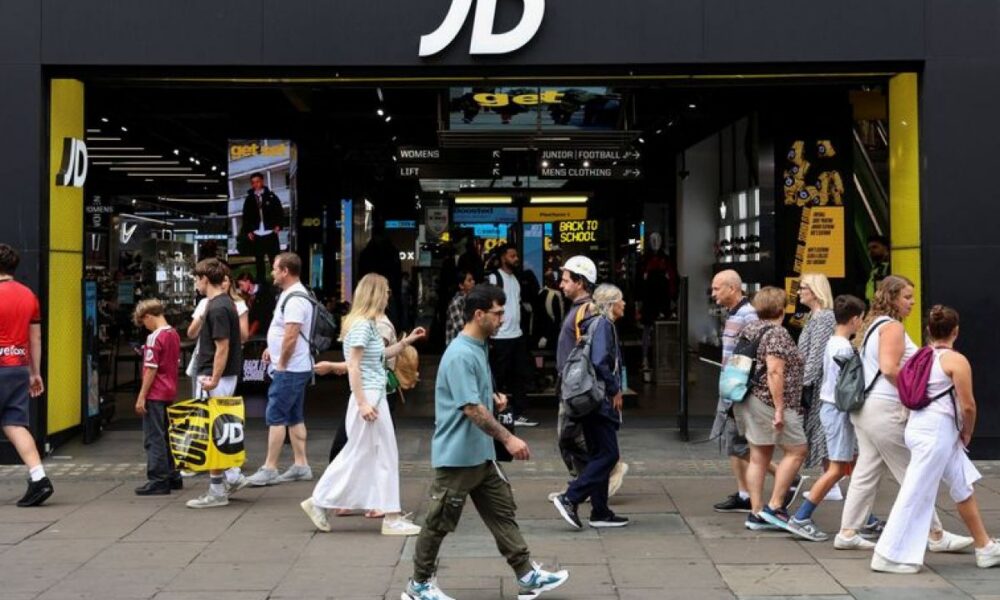 JD Sports dans le dur abaisse ses objectifs et lâche du terrain en Bourse
