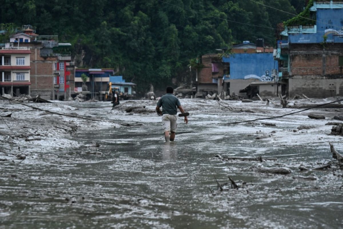 Un glacier s'effondre et une crue emporte 165 vies dans l'Himalaya